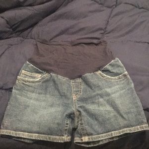 Women’s maternity shorts